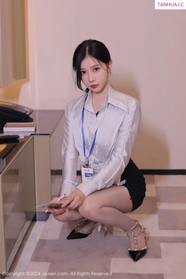 尹甜甜  [XiuRen]高清写真图 2024.01.08 No.7926 尹甜甜 短裙美腿第2张图片